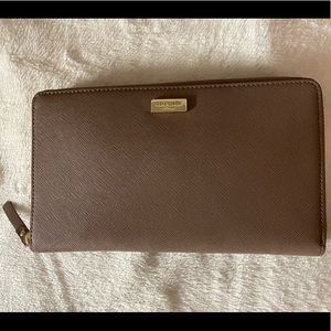 Kate Spade Laurel Way Kaden Travel Wallet in Dusk City Scape NWT